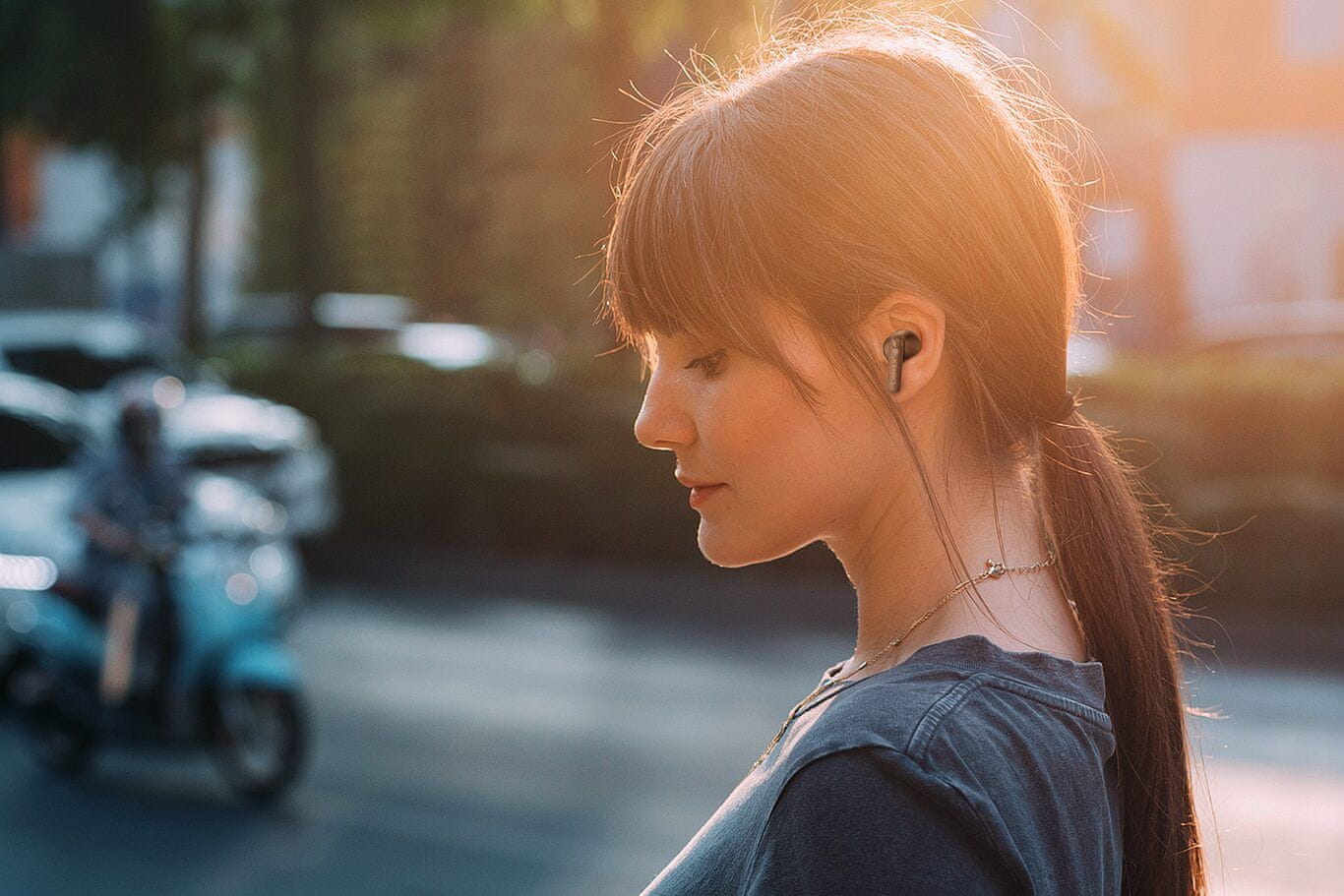  bežične slušalice Bluetooth lamax tones1 bez izobličenja zvuka te udobnog dizajna sa zatvorenim mikrofonom za hands-free rad bez upotrebe ruku s dugim vijekom trajanja 